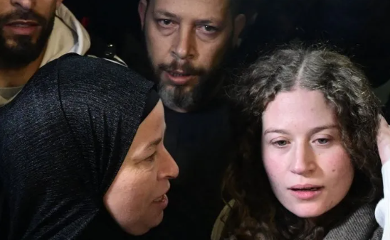 Foto - Filistin'in cesur kızı Ahed Tamimi serbest bırakıldı! İsrail askerine attığı tokatın ardından Filistin'in sembolü haline gelmişti