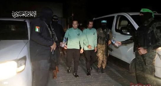 Foto - Filistin'in cesur kızı Ahed Tamimi serbest bırakıldı! İsrail askerine attığı tokatın ardından Filistin'in sembolü haline gelmişti