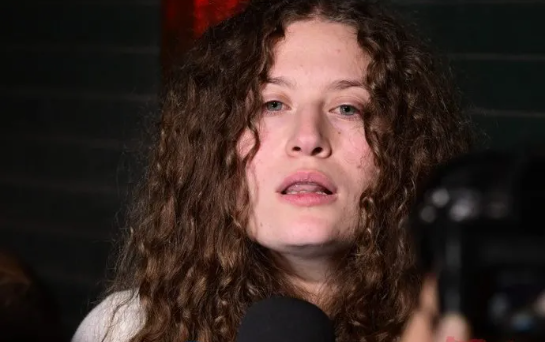 Foto - Filistin'in cesur kızı Ahed Tamimi serbest bırakıldı! İsrail askerine attığı tokatın ardından Filistin'in sembolü haline gelmişti