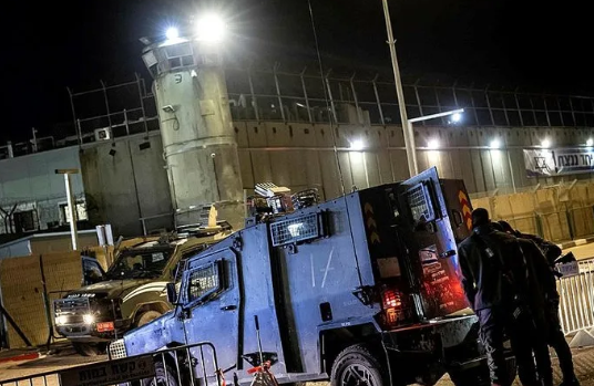 Foto - Filistin'in cesur kızı Ahed Tamimi serbest bırakıldı! İsrail askerine attığı tokatın ardından Filistin'in sembolü haline gelmişti