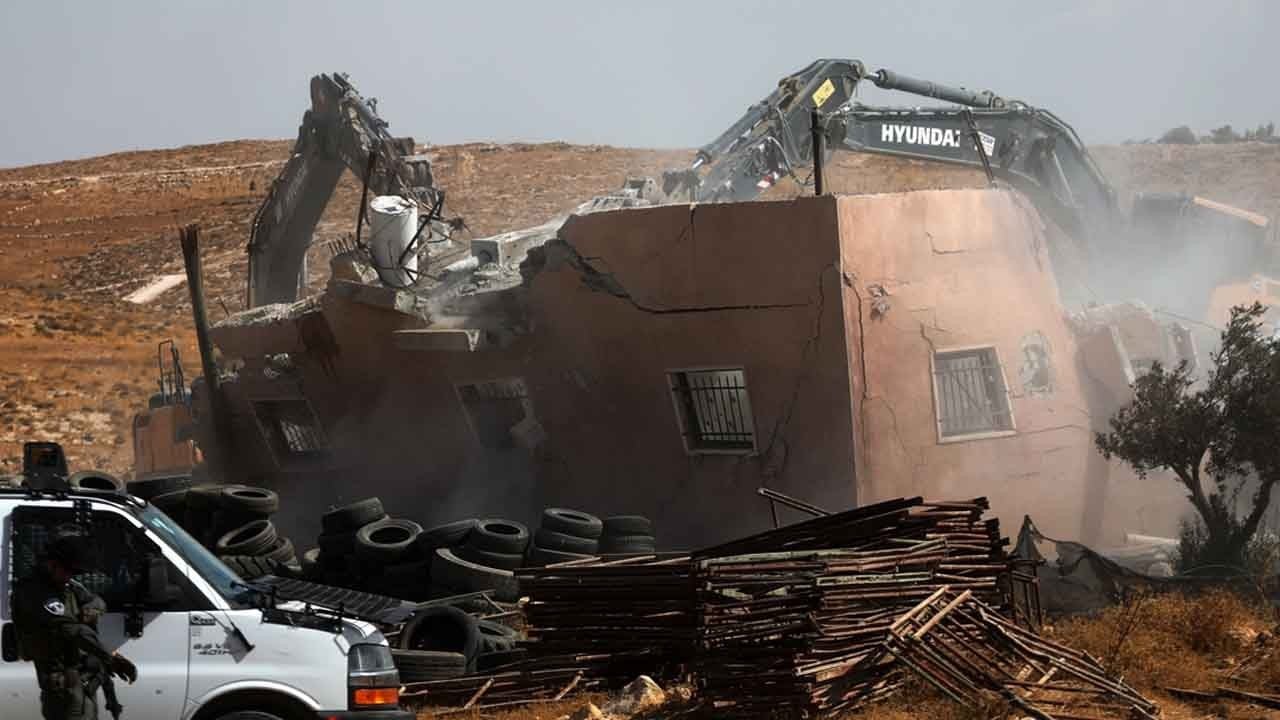 Foto - Filistinli ailelerin yuvasını başlarına yıktılar: Batı Yaka'da işgal zorbalığı!