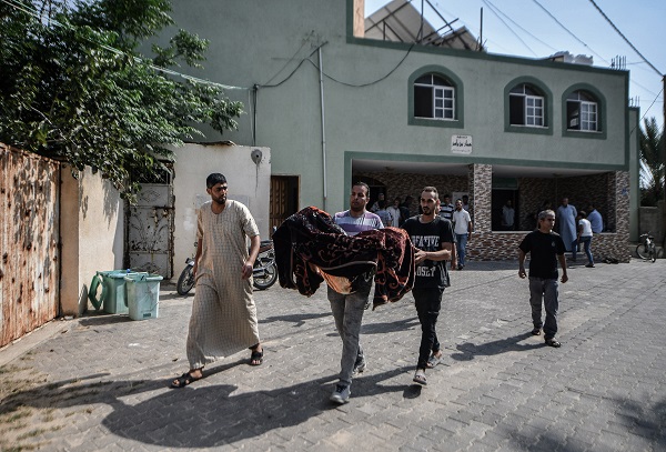 Foto - Filistinli kızın yürek yakan feryadı
