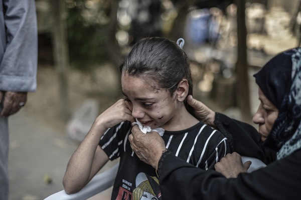 Foto - Filistinli kızın yürek yakan feryadı