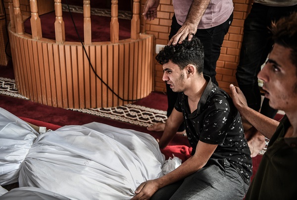 Foto - Filistinli kızın yürek yakan feryadı