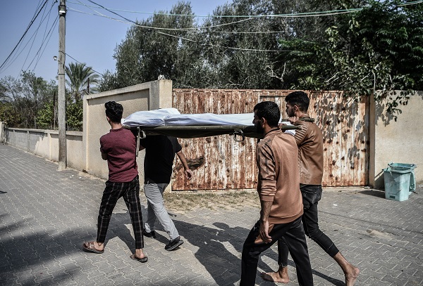 Foto - Filistinli kızın yürek yakan feryadı