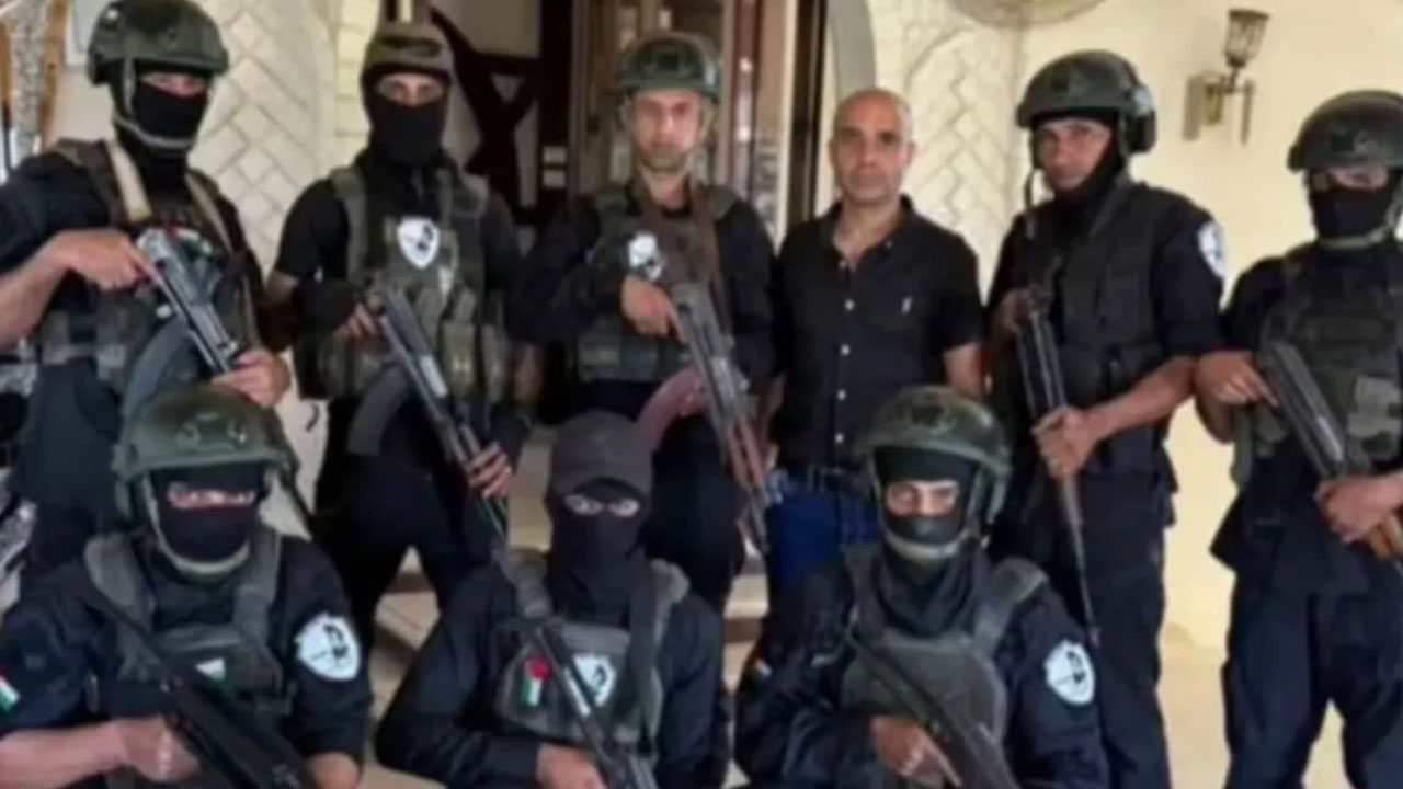 Foto - Filistinli şerefsiz üç buçuk atmaya başladı! "Beni koruyun"