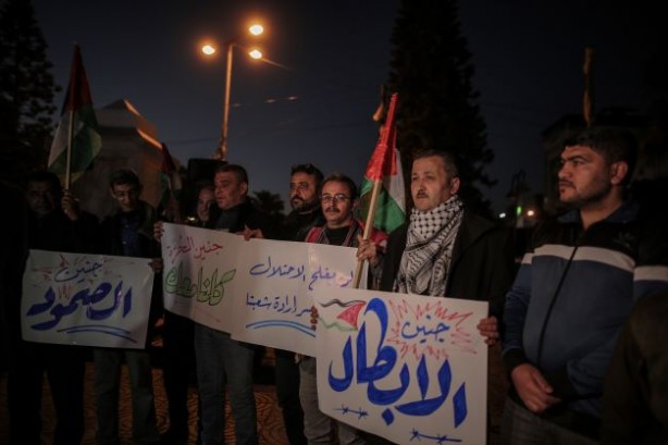 Foto - Filistinliler sokağa indi!