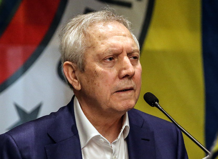 Foto - Filler tepişirken çiçekler ezildi! Sunucu sosyal medyanın diline düştü