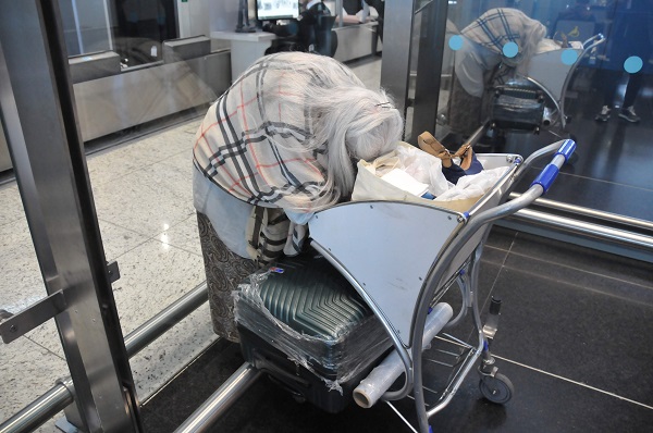 Foto - Film gerçek oldu! İranlı akademisyen İstanbul Havalimanı’nda yaşıyor