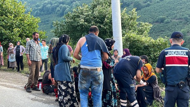 Foto - Fındık işçilerini taşıyan traktör devrildi! Ölü ve yaralılar var