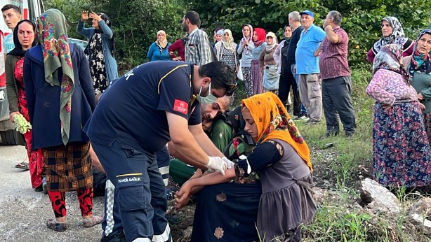 Fındık işçilerini taşıyan traktör devrildi! Ölü ve yaralılar var