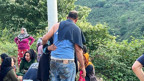 Foto - Fındık işçilerini taşıyan traktör devrildi! Ölü ve yaralılar var