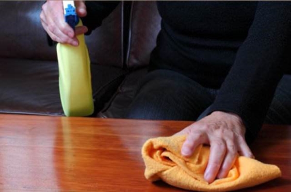 Foto - Fırın tepsisini temizlemek için...