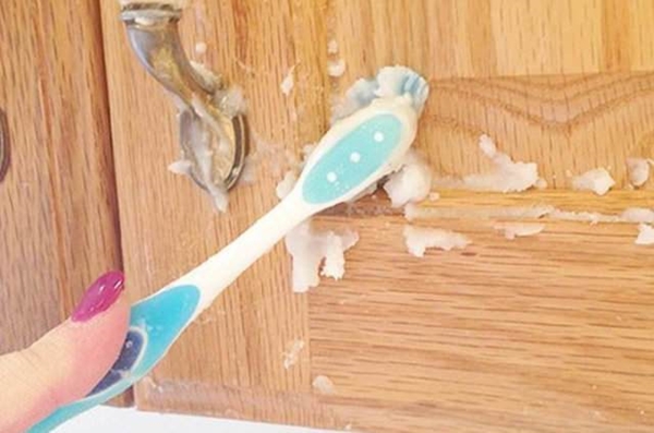 Foto - Fırın tepsisini temizlemek için...