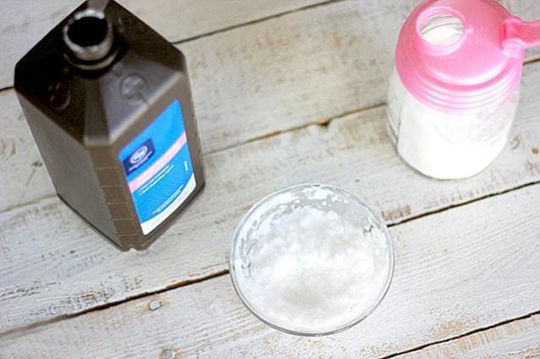 Foto - Fırın tepsisini temizlemek için...