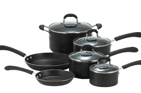 Foto - Fırın tepsisini temizlemek için...