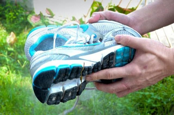 Foto - Fırın tepsisini temizlemek için...