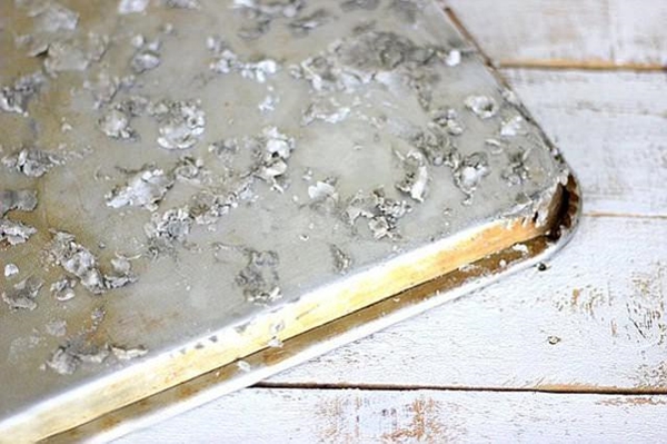 Foto - Fırın tepsisini temizlemek için...