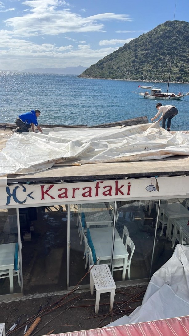 Foto - Fırtına çatıları uçurdu, camları kırdı