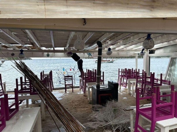 Foto - Fırtına çatıları uçurdu, camları kırdı