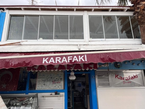 Foto - Fırtına çatıları uçurdu, camları kırdı