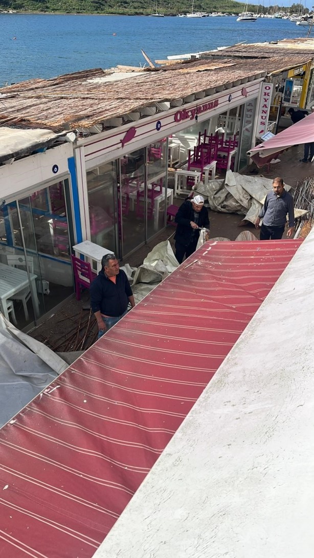 Foto - Fırtına çatıları uçurdu, camları kırdı