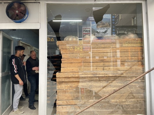 Foto - Fırtına çıktı! Tabelalar çevreye savruldu