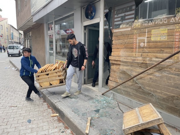 Foto - Fırtına çıktı! Tabelalar çevreye savruldu