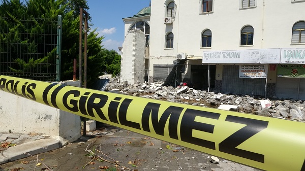 Foto - Fırtına minareyi devirdi: 2 yaralı