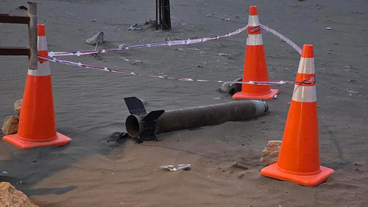 Fırtına sonrası Hatay'da sahile roket isabet etti! 