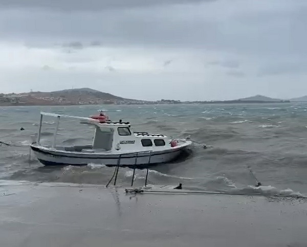 Foto - Fırtına tekneleri batırdı!