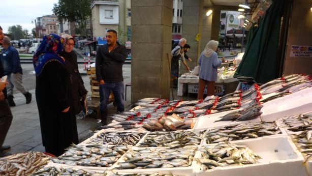 Foto - Fırtına tezgahları vurdu! Balık fiyatları ikiye katladı