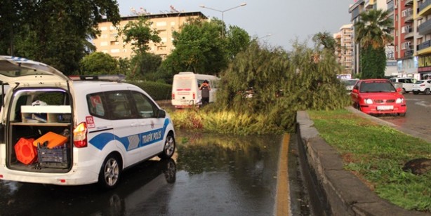 Foto - Fırtına yarım saatte şehri altüst etti!