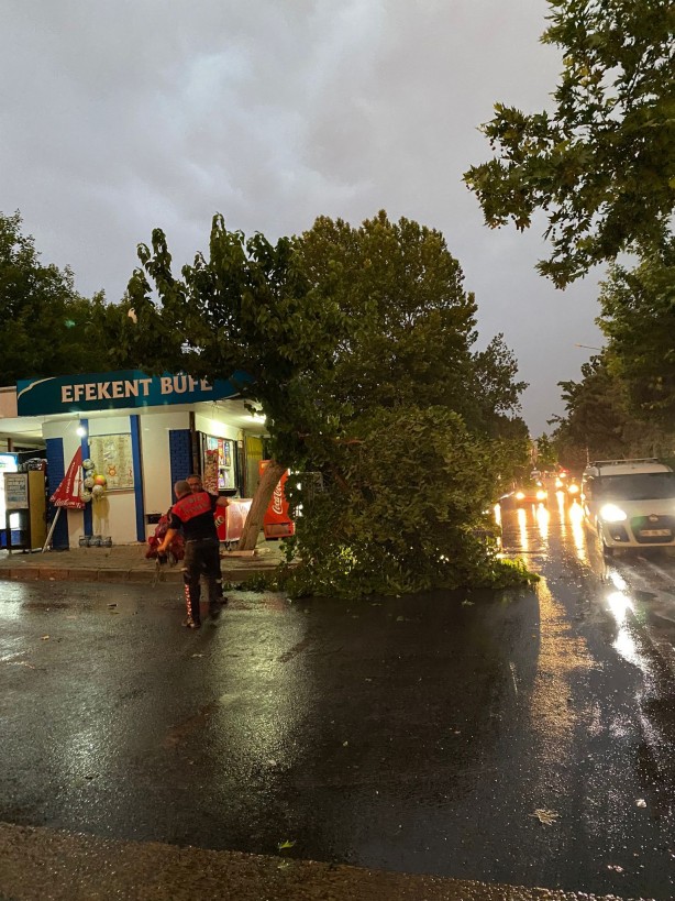 Foto - Fırtına yarım saatte şehri altüst etti!