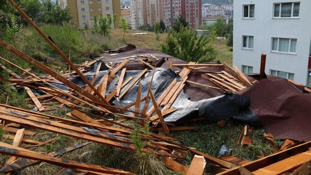 Fırtınada iş yerleri zarar gören dükkan sahiplerine 3 milyon 134 bin ödeme!