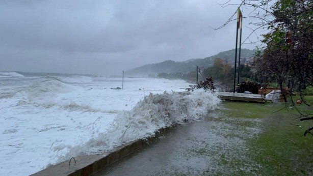 Foto - Fırtınada yollar görünmez oldu! Korkutan görüntüler