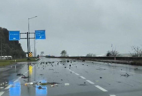 Foto - Fırtınada yollar görünmez oldu! Korkutan görüntüler