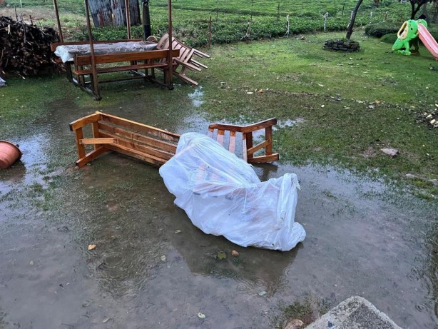 Fırtınada yollar görünmez oldu! Korkutan görüntüler