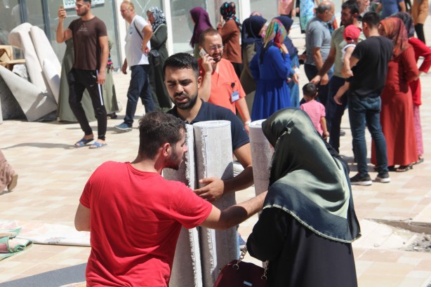 Foto - Fiyatı 3’te 1! Mağazaya hücum ettiren ucuzluk