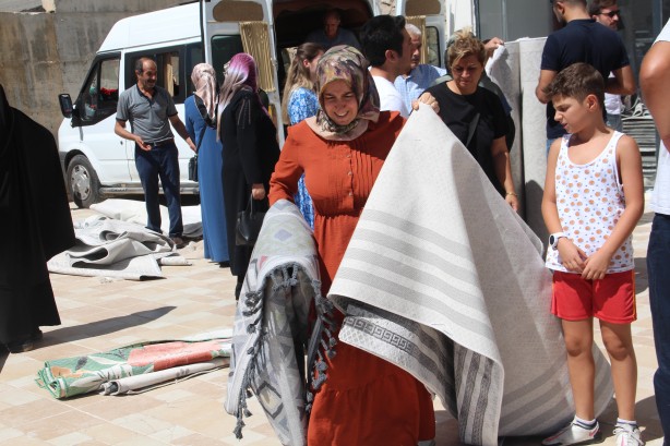 Foto - Fiyatı 3’te 1! Mağazaya hücum ettiren ucuzluk