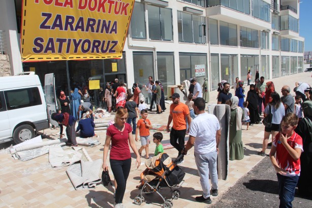 Foto - Fiyatı 3’te 1! Mağazaya hücum ettiren ucuzluk