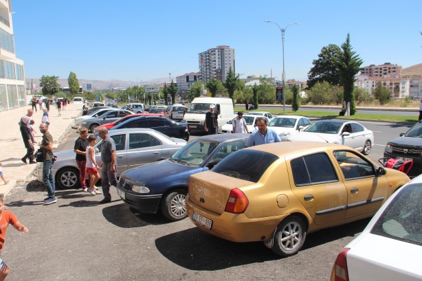 Foto - Fiyatı 3’te 1! Mağazaya hücum ettiren ucuzluk