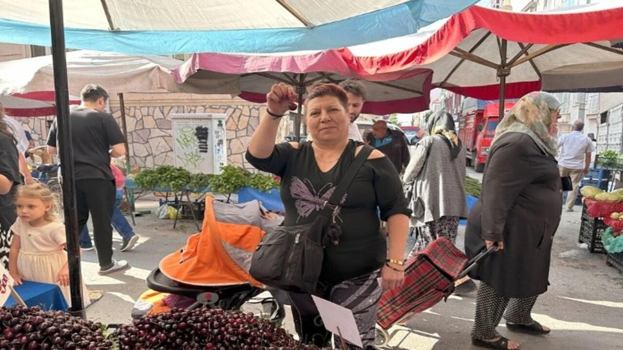 Foto - Fiyatlar düşmüyor artıyor! Vatandaş tezgahtaki kiraza uzaktan bakıyor