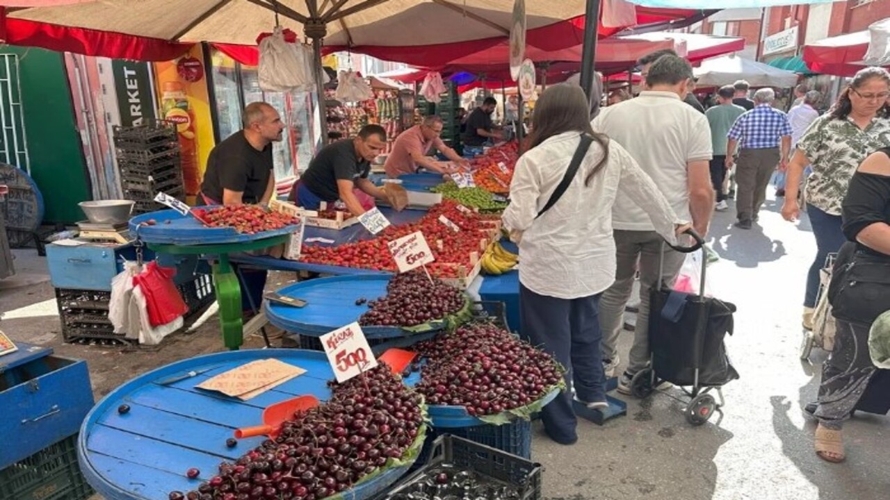 Foto - Fiyatlar düşmüyor artıyor! Vatandaş tezgahtaki kiraza uzaktan bakıyor