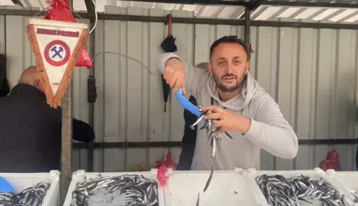 Foto - Fiyatlar düşüşe geçti vatandaşlar akın etti! İşte tezgahların en ucuz balığı: Tüm Türkiye'ye duyuruldu...