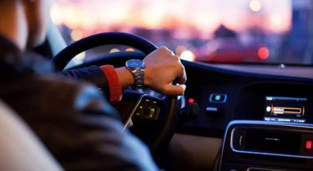 Fiyatlar neredeyse yarı yarıya! İşte ucuz lüks araç satışlarının perde arkası