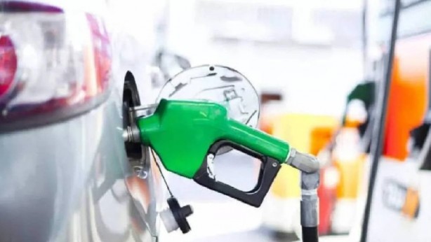 Foto - Fiyatlar tepetaklak oldu! Motorine tam 3,88 TL indirim!