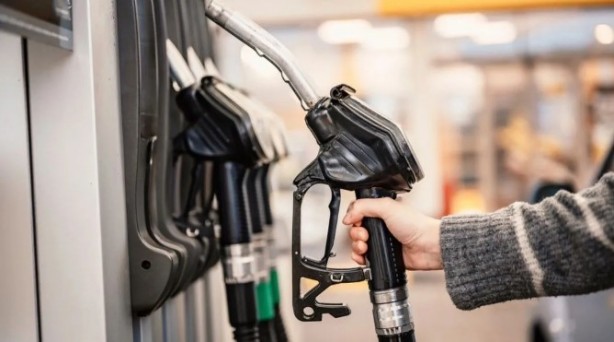 Foto - Fiyatlar tepetaklak oldu! Motorine tam 3,88 TL indirim!