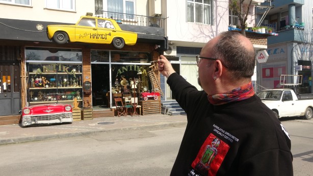 Foto - Fiyatlara ve yapılan zamlara kızdı! Efsane otomobilini ortadan ikiye kesip yapma kararı aldı