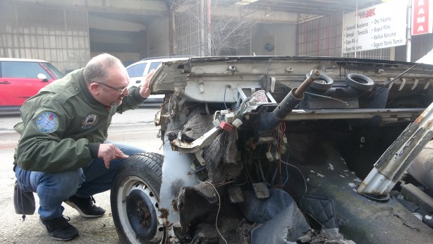 Foto - Fiyatlara ve yapılan zamlara kızdı! Efsane otomobilini ortadan ikiye kesip yapma kararı aldı